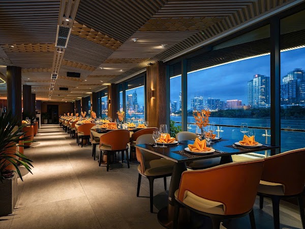 Elite of Saigon Cruise