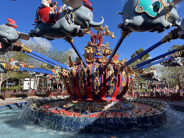 Dumbo the Flying Elephant 5