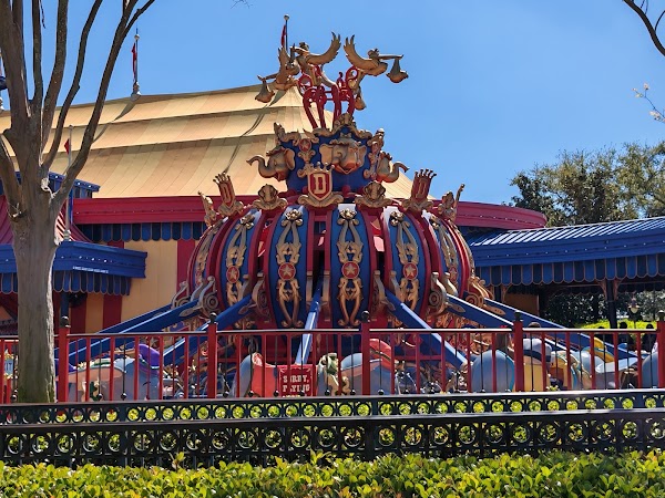 Dumbo the Flying Elephant 4