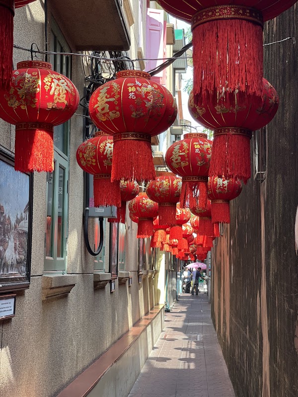 Red Lanterns Alley