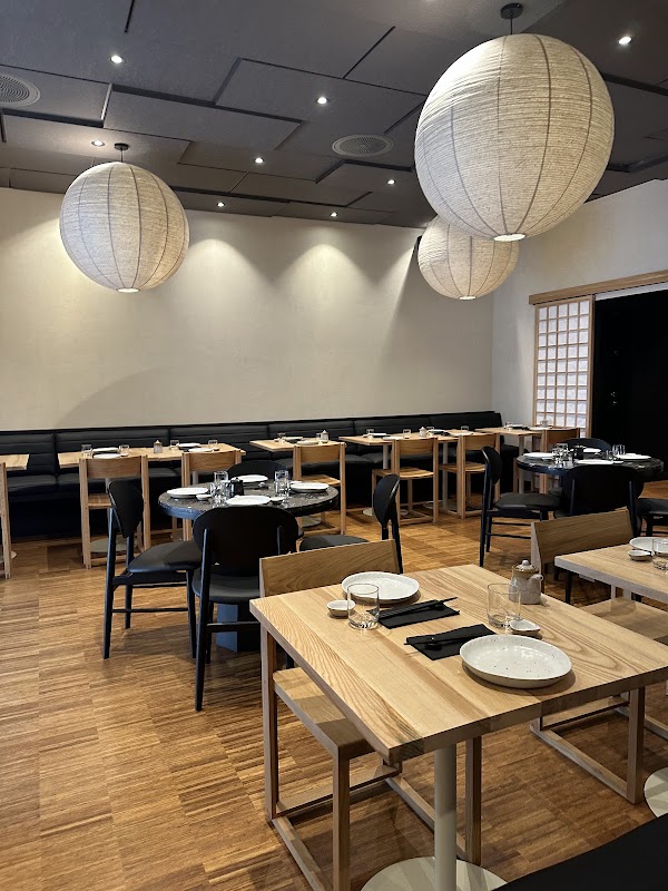 Izakaya by Vladimir Pak