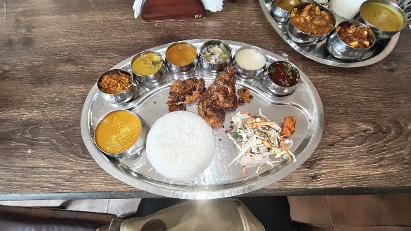 Om Lawn Family Bar & Restaurant 4