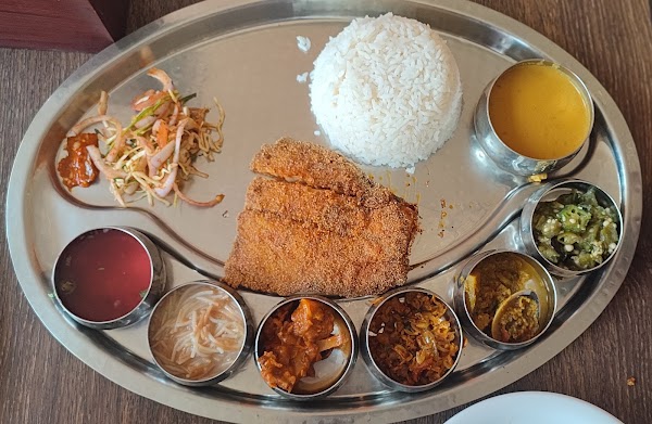 Om Lawn Family Bar & Restaurant 2