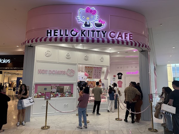 Hello Kitty Cafe 1