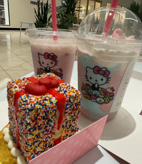 Hello Kitty Cafe 5