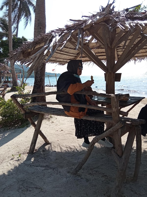 Pantai Bobby