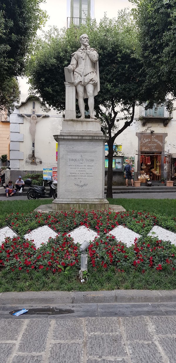 Piazza Tasso 3