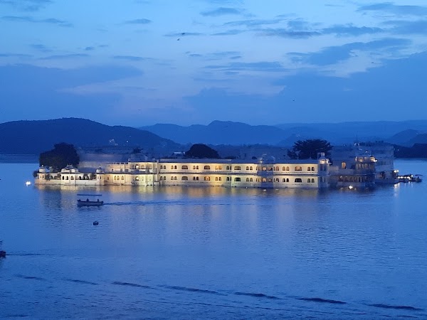 Lake Pichola 4