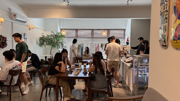 Paperbaked (Cake & Coffee Bar)