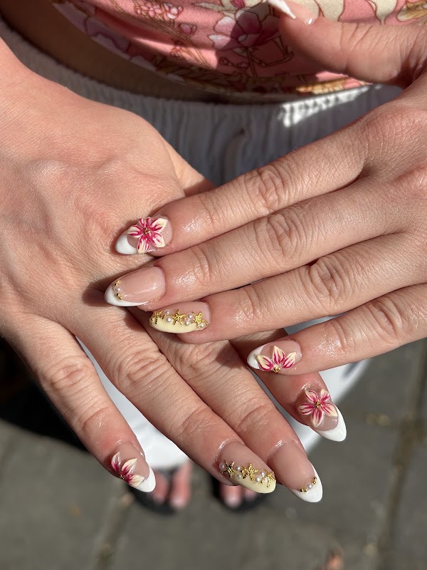 Public Nail Bar