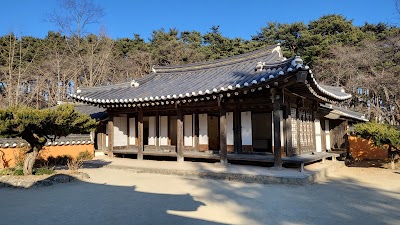 Heo Gyun Heo Nanseolheon Memorial Park 1
