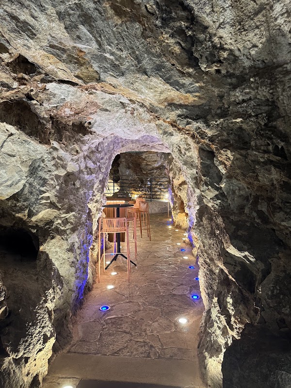 Cave Bar More 2