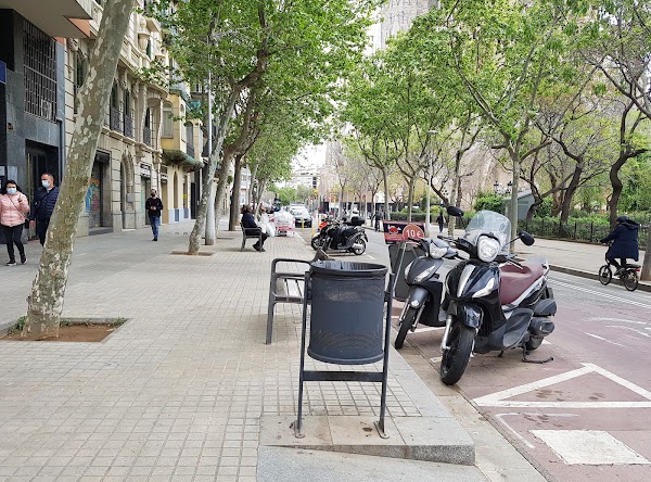 Plaça de la Sagrada Família 4
