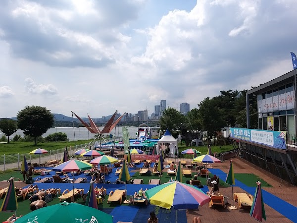 Ttukseom Outdoor Swimming Pool 3