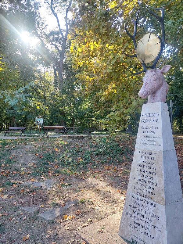 Napkorongos csodaszarvas szobor