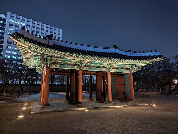 Deoksugung Doldamgil (Stone-wall Road) 3