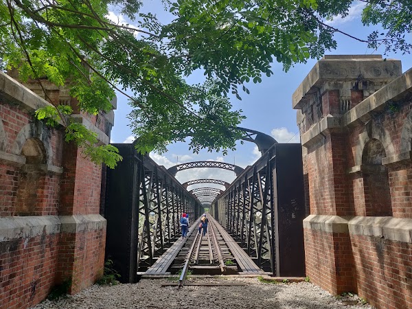 Victoria Bridge | Enggor • Karai 4