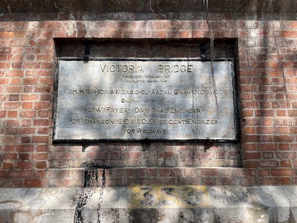 Victoria Bridge | Enggor • Karai 3