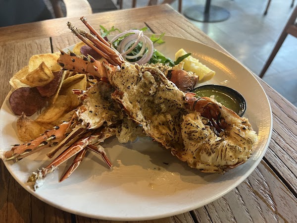 Shrimpis Restaurant 3