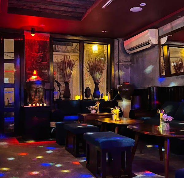 Peacock Bar & Spa 1