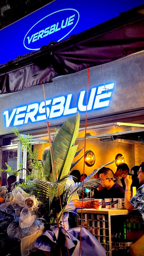 VERSBLUE / Coffee and Bar
