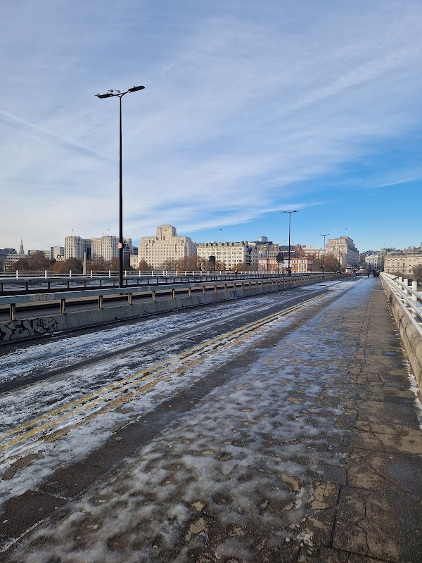 The Queen's Walk 1
