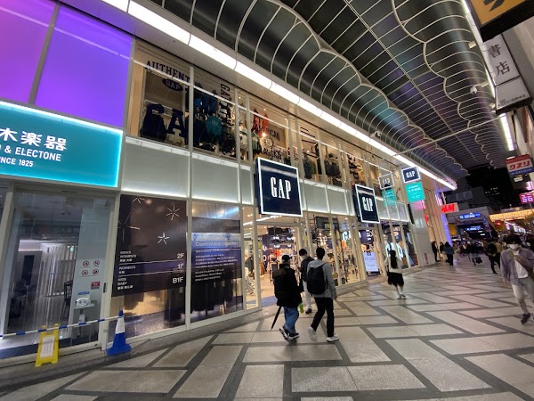 GAP Shinsaibashi 1