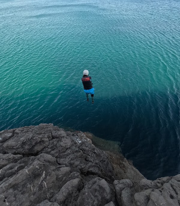 Coastline Algarve SUP & Coasteering 4
