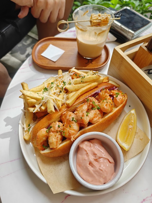 The Running Bean Hồ Tùng Mậu - Coffee and Brunch 3