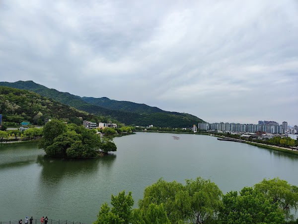 Suseongmot Tourist Information Center