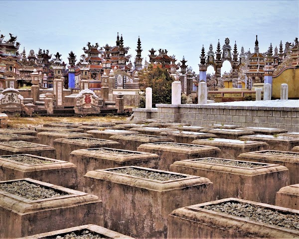 An Bang Cemetery CITY OF GHOSTS 3
