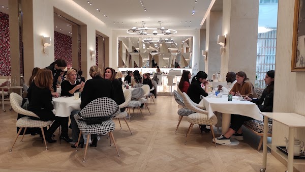 DIOR Paris 30 Montaigne 5