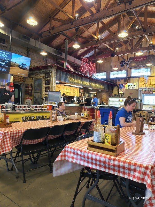 Rudy's "Country Store" and Bar-B-Q 2