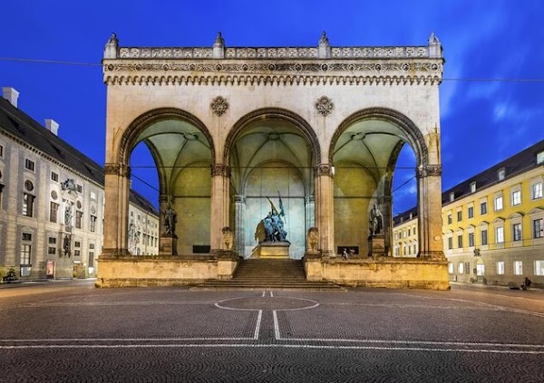 Feldherrnhalle 1