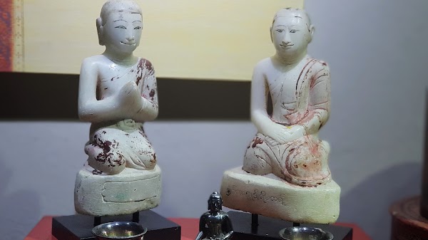 42 Galleria : Objets d' Art House & Antiques Library