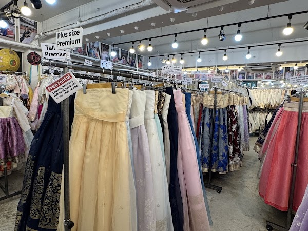 Daehan Hanbok Gyeongbokgung Hanbok Rental 4