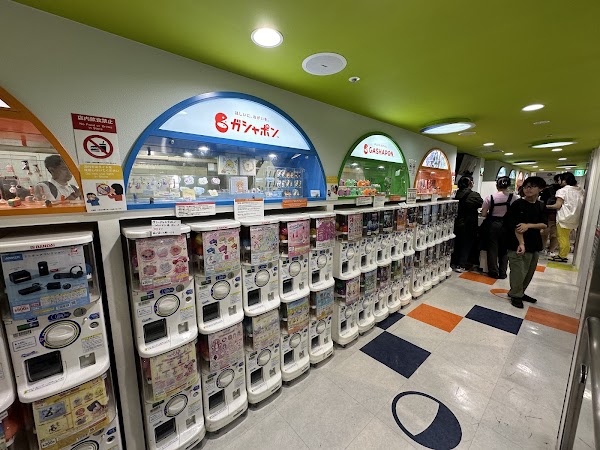 TOKYO GASHAPON STORE 5