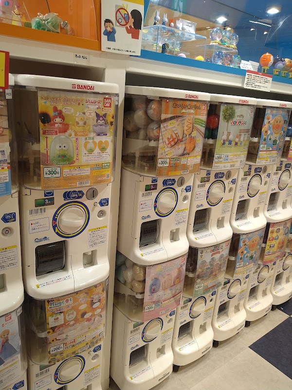 TOKYO GASHAPON STORE 3