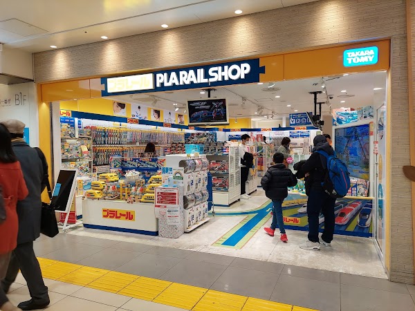 POP MART Tokyo: The Ultimate Toy Pilgrimage 🔫🎈 6