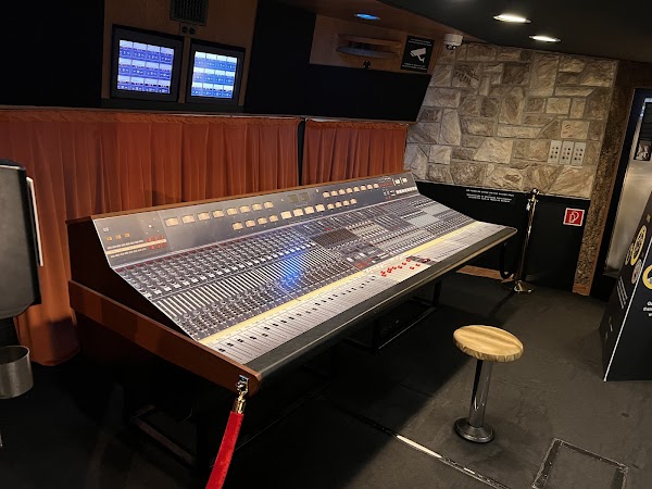 Queen Studio Experience 5