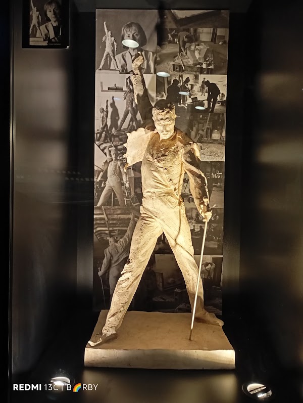Queen Studio Experience 2