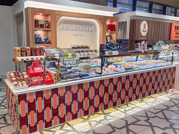 PIERRE HERMÉ Daimaru Tokyo Store 1