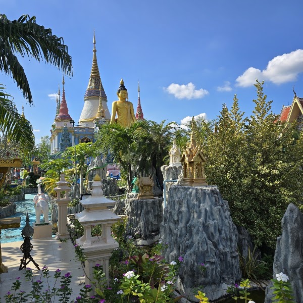 Wat Santi Nikhom