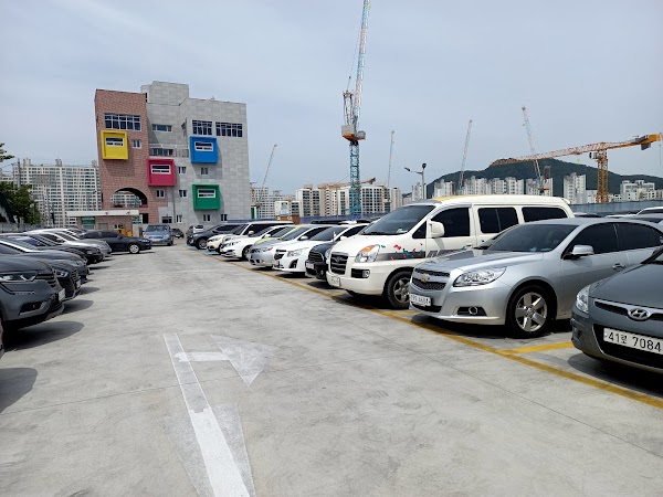 Geumgang Park Public Parking Lot 4