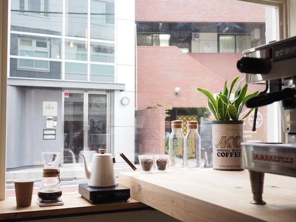 almond hostel & cafe
