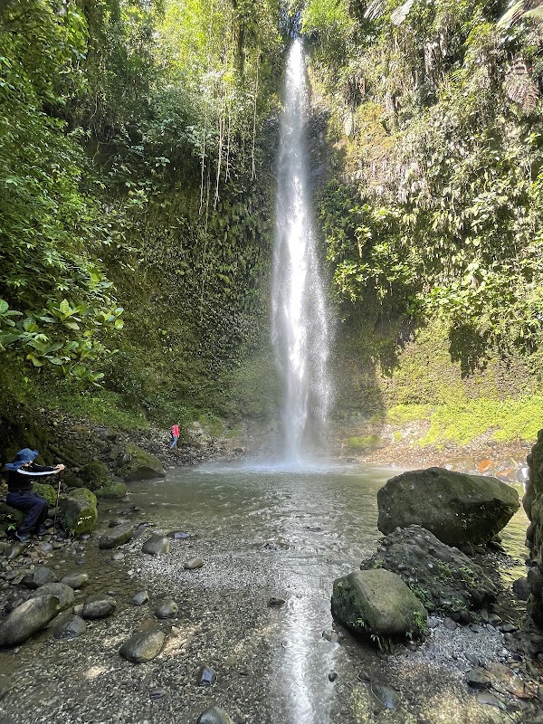 Cascada Hola Vida