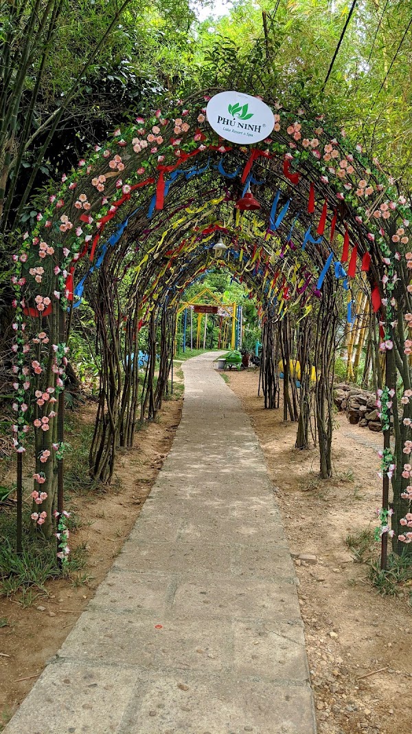 Ecological tourism Resort Phu Ninh Lake