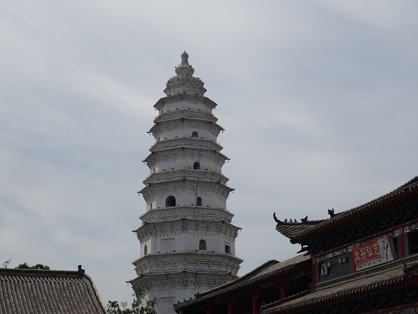 无边寺白塔