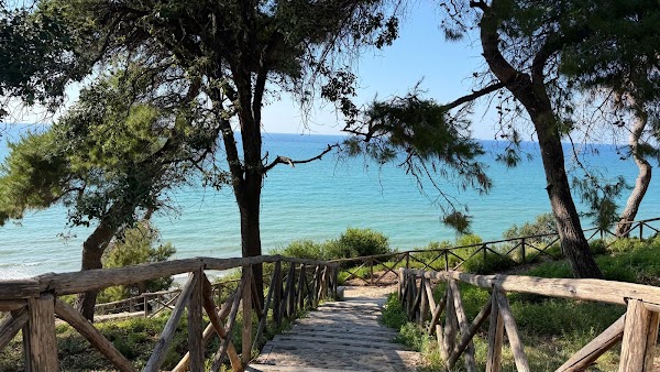 Spiaggia dei Cento Scalini o delle Tufare