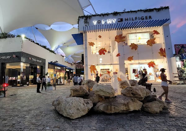 Paseo del Carmen Shopping Mall